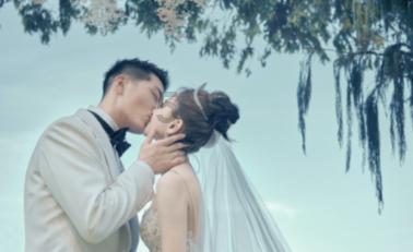 吴宣仪黑色亮花旗袍造型温柔又可爱，哪些女明星能够很好的驾驭旗袍？游戏画面